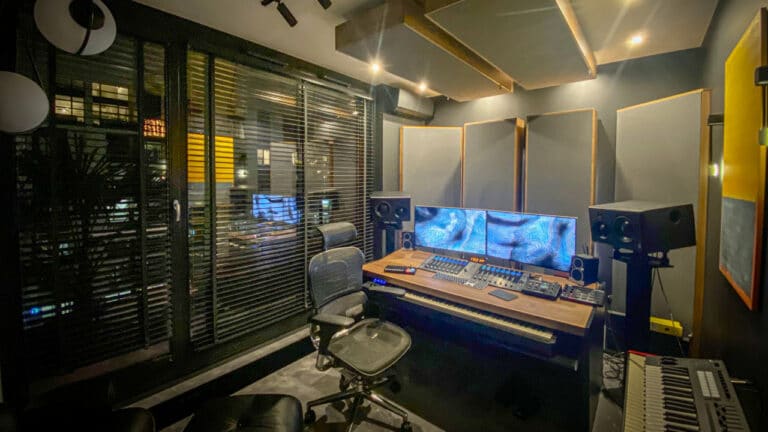 Wyposażenie pracowni Grzegorza Urbana w monitory ATC i urządzenia SSL.