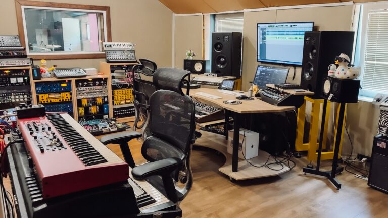 Dostawa monitorów ATC Loudspeakers Studio Źle i Tanio