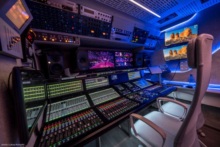 Wóz transmisyjny UHD6 TV Polsat: dostawa i uruchomienie konsolety SSL System T