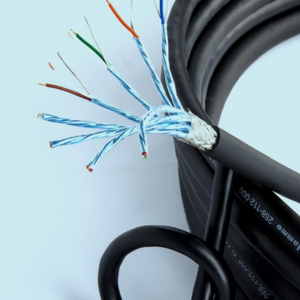 VÍCEPÁROVÝ KABEL SE SPOLEČNÝM STÍNICÍM OPLETENÍM