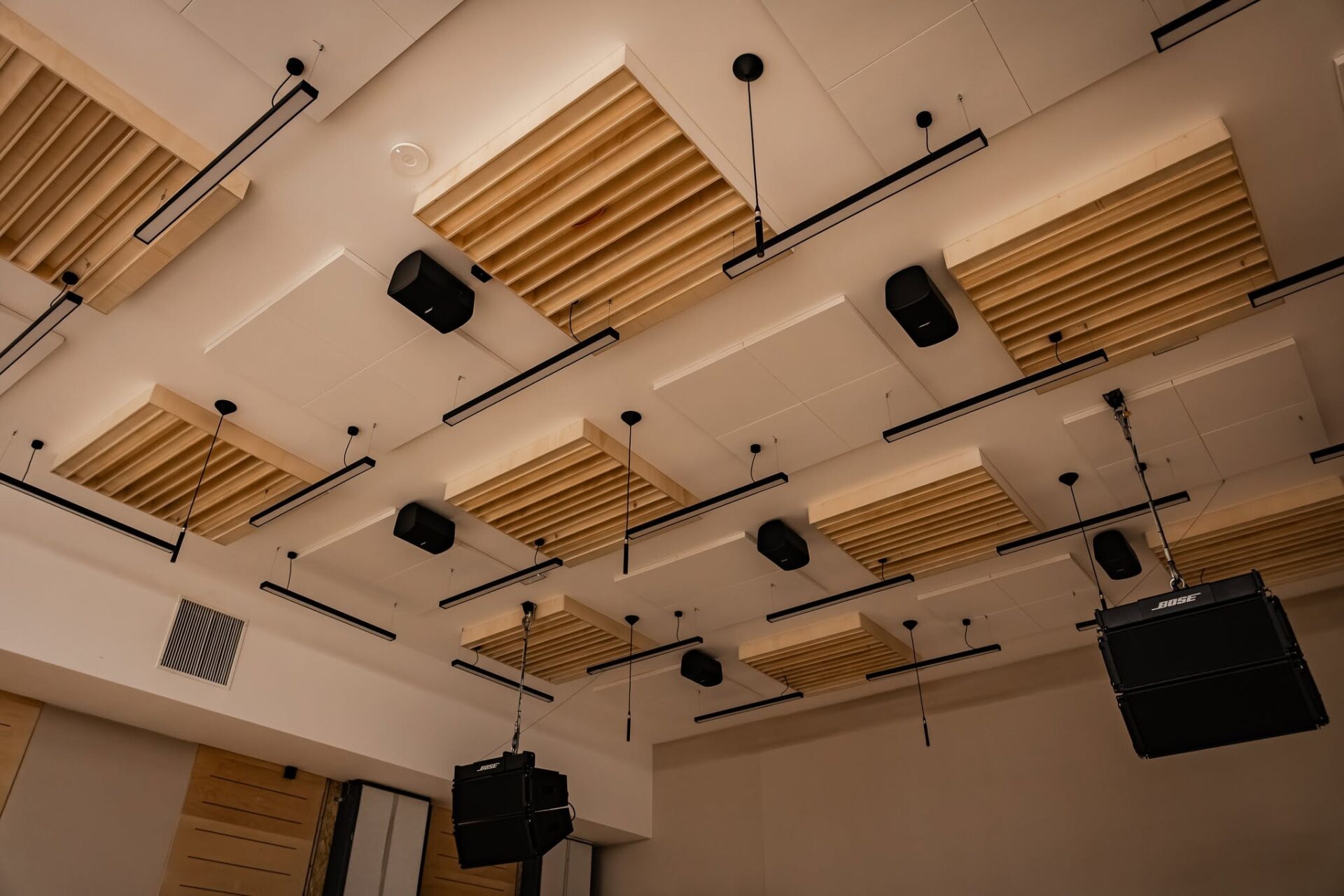 Systemy audio w łódzkim BCU: dostawa, montaż i uruchomienie